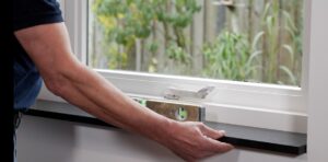 Blog-Steenbok Natuursteen-plaatsen-van-een-natuursteen-vensterbank